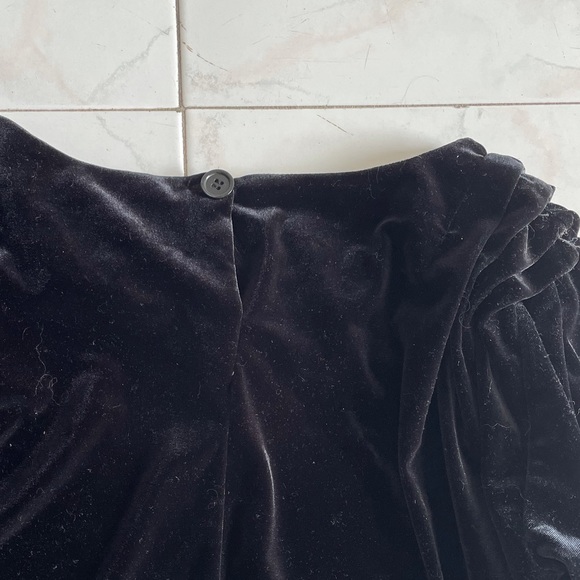 90’s black velvet top, ruched shoulder detail, long sleeves - Picture 7 of 13